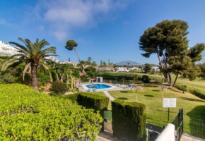 Apartamento en Aloha con Golf y Piscina en Marbella Puerto Banus